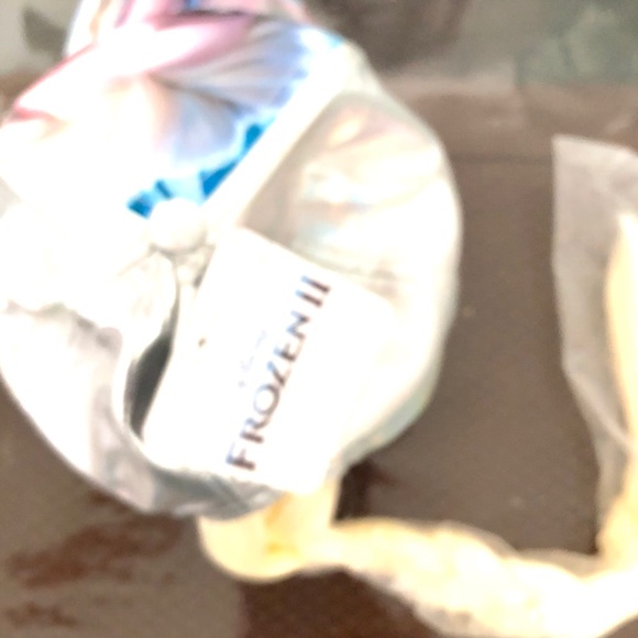 SALE DISNEY FROZEN 2 ELSA BASEBALL CAP WITH HAIR - Picture 4 of 4